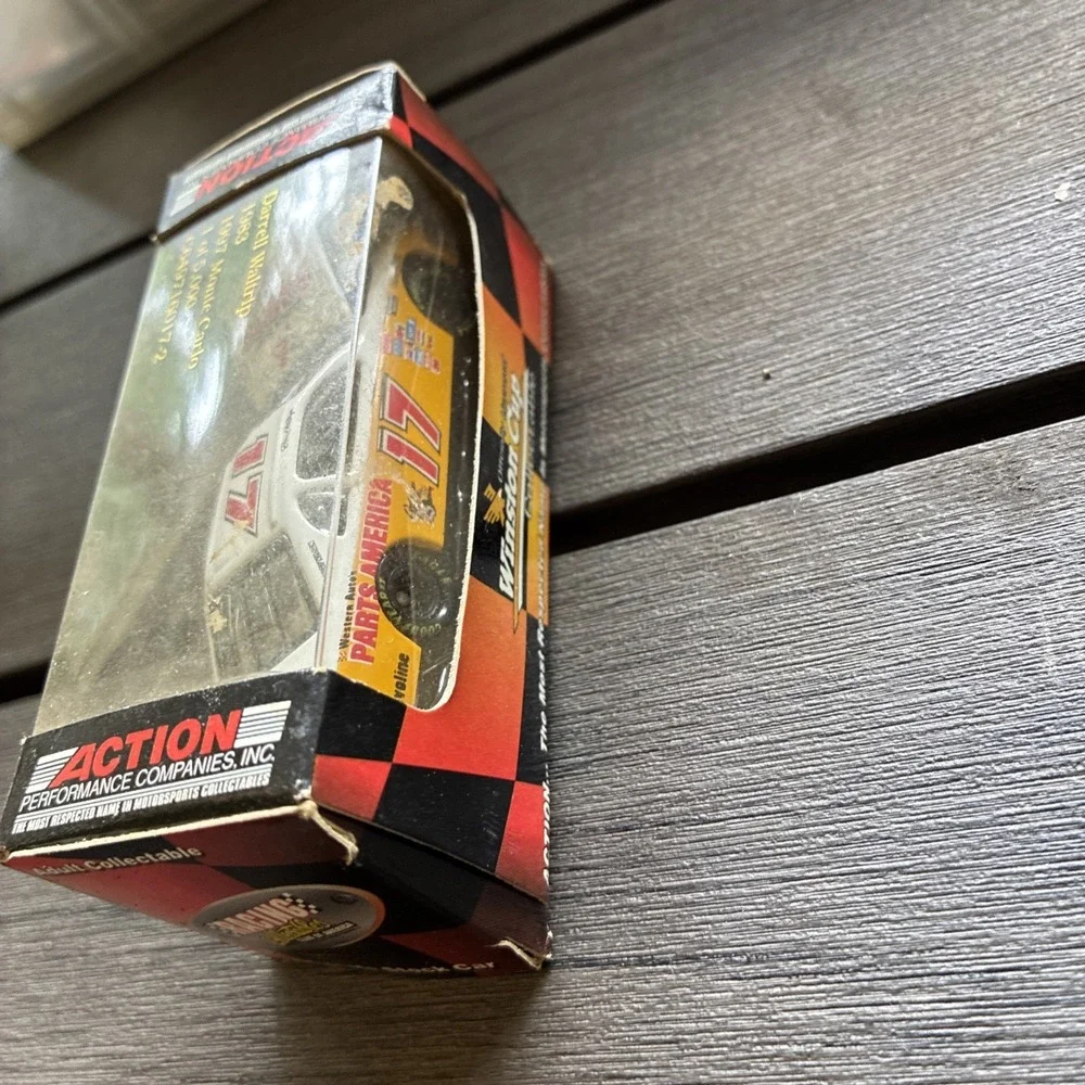 RCCA 1:64 Darrell Waltrip 17 Parts America 1972-1975 Tribute Monte Carlo‎ Box